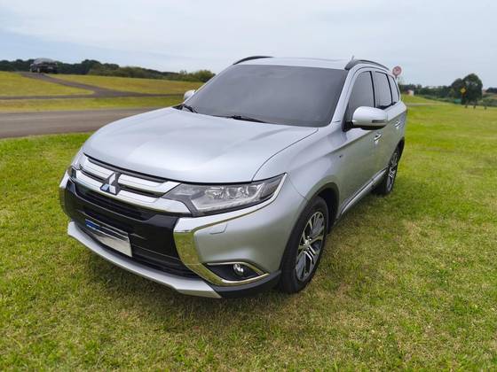 MITSUBISHI OUTLANDER 3.0 GT 4X4 V6 24V GASOLINA 4P AUTOMÁTICO MITSUBISHI OUTLANDER 3.0 GT 4X4 V6 24V GASOLINA 4P AUTOMÁTICO